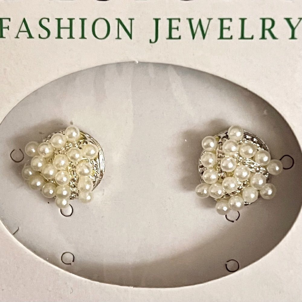 Pearl Cluster Stud Earrings